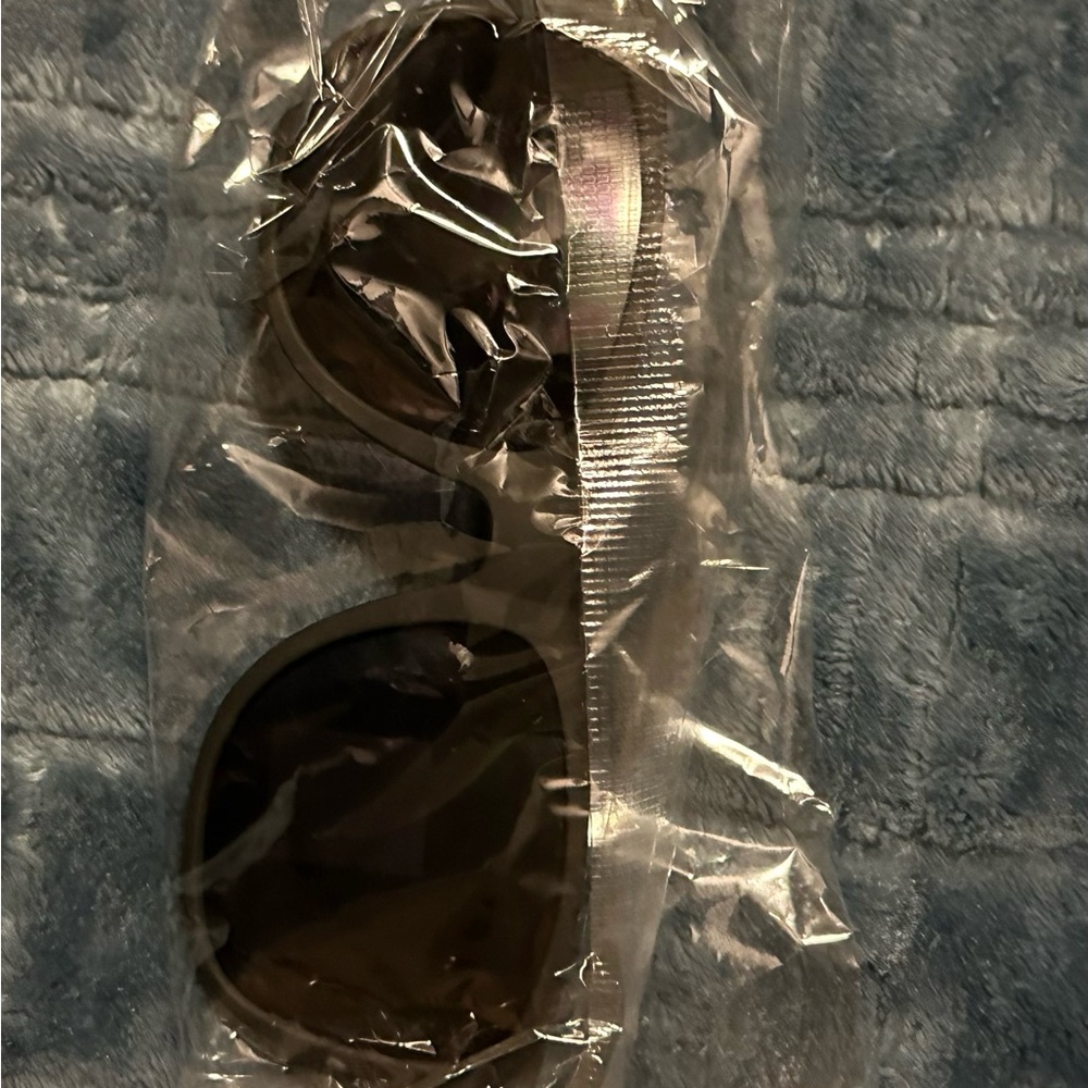 Genelec the ones Stylish Black Sunglasses